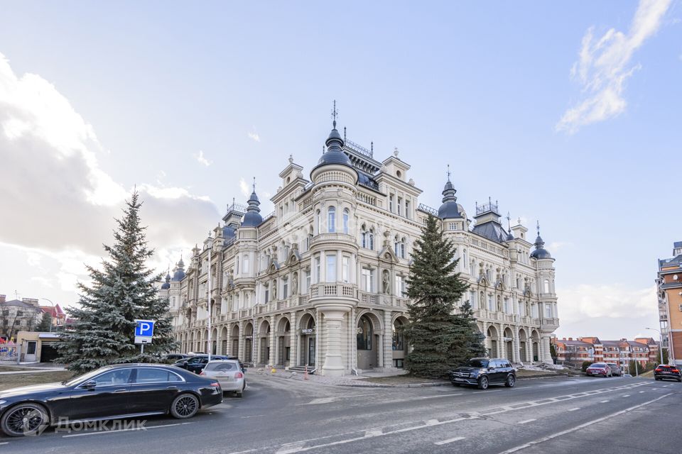Продаётся 5-комнатная квартира, 316.8 м²