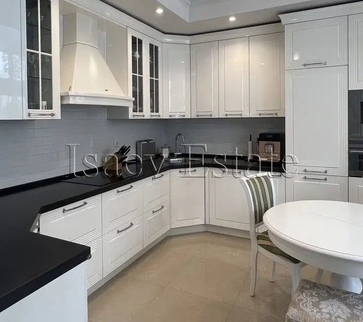 Продаётся 2-комнатная квартира, 65 м²