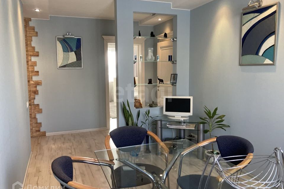 Продаётся 4-комнатная квартира, 72.4 м²