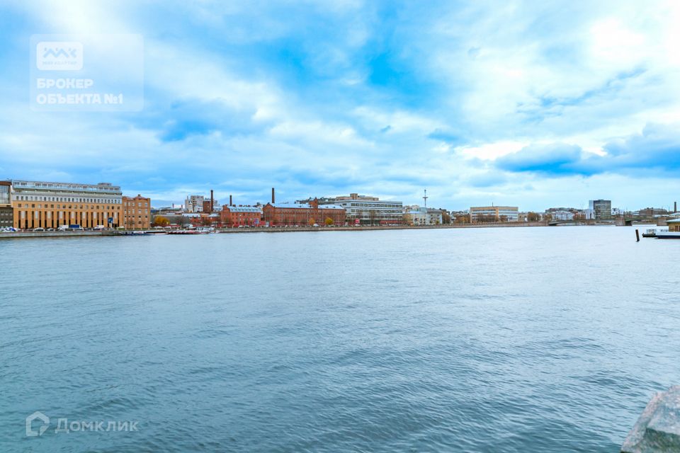 Продаётся 5-комнатная квартира, 195.5 м²