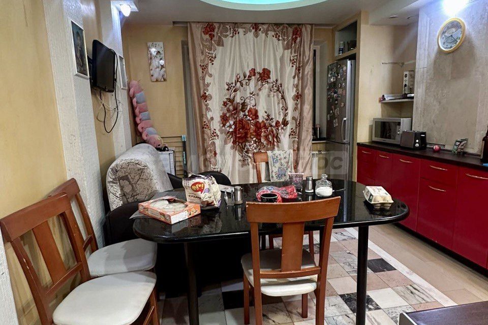Продаётся комната в 3-комн. квартире, 15.5 м²