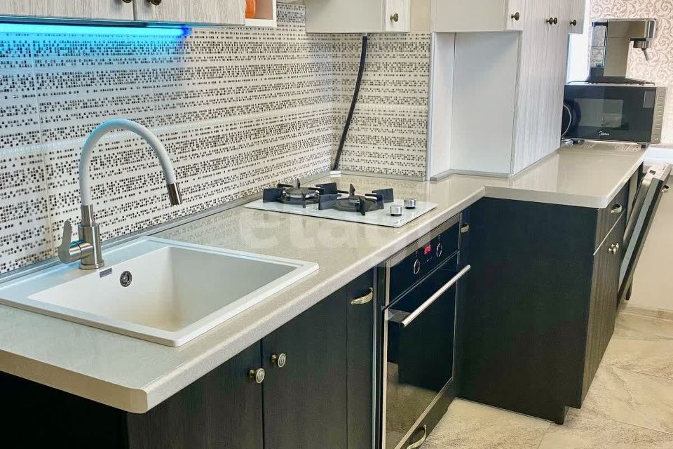 Продаётся 1-комнатная квартира, 54 м²