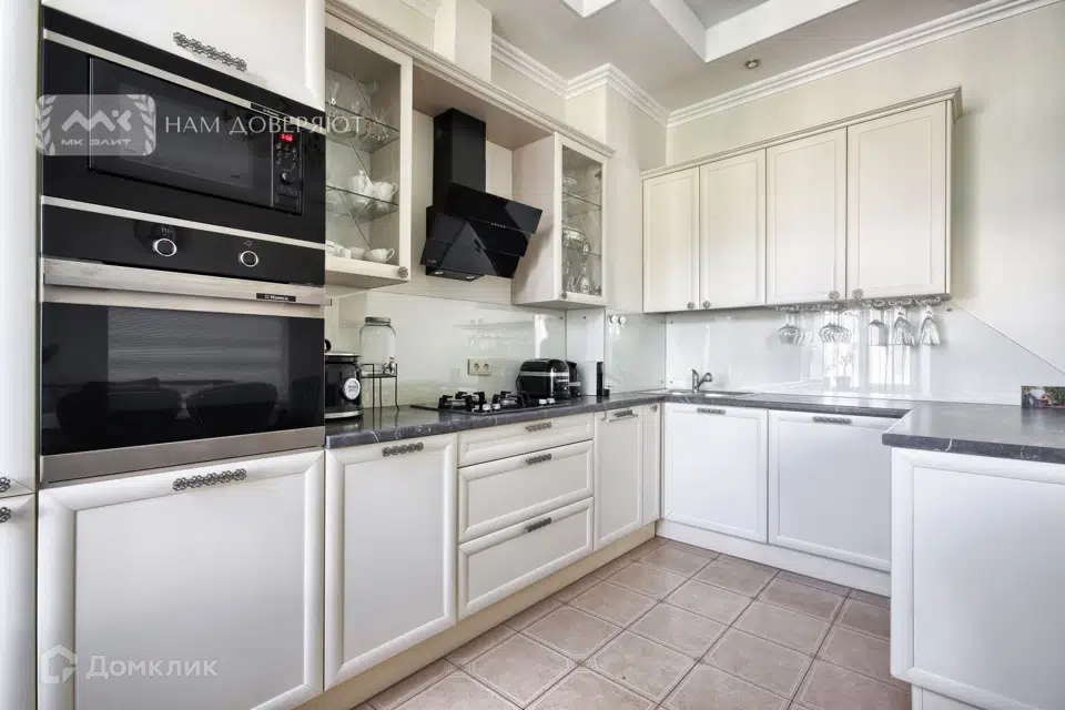 Продаётся 3-комнатная квартира, 109.1 м²