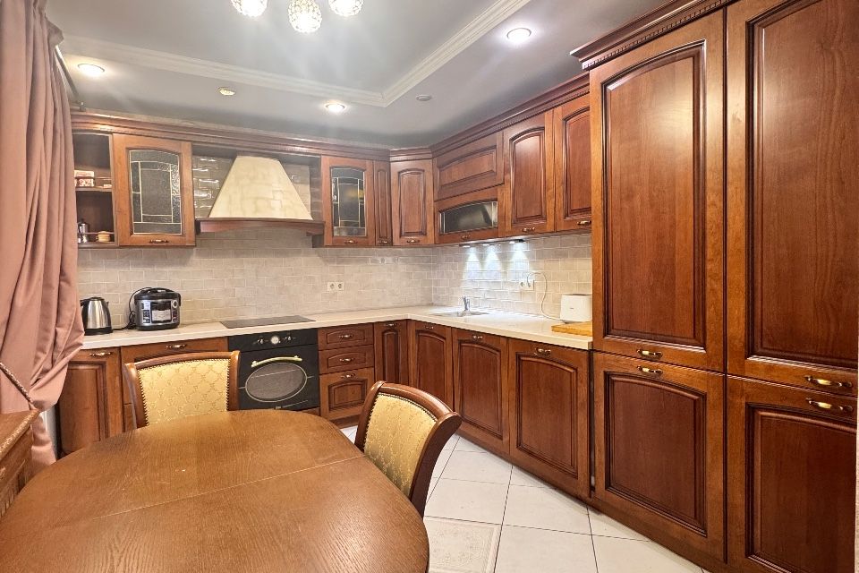 Продаётся 4-комнатная квартира, 101.6 м²