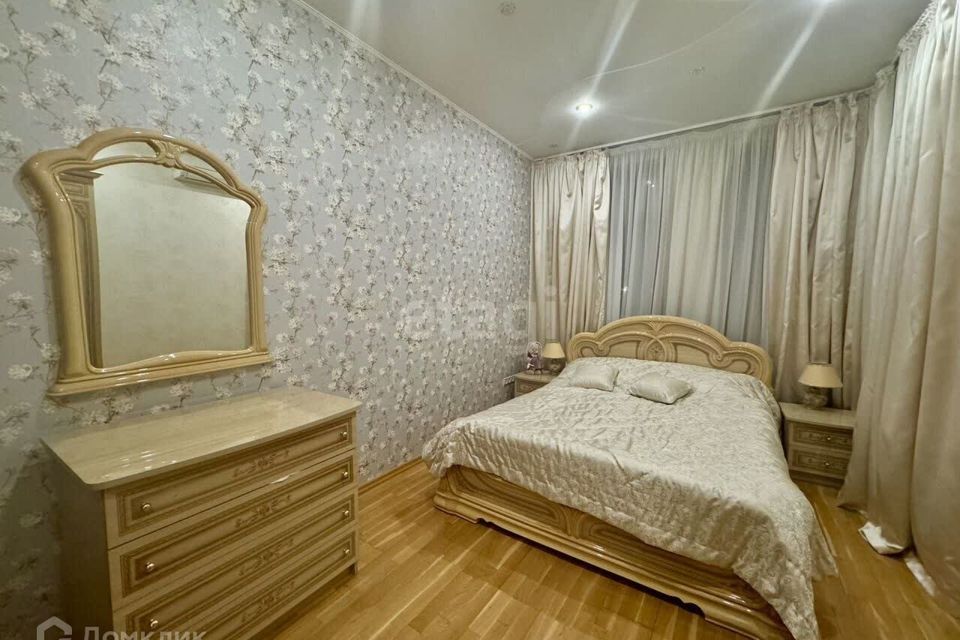 Сдаётся 4-комнатная квартира, 135 м²