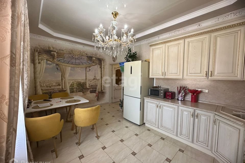 Продаётся 3-комнатная квартира, 116.2 м²