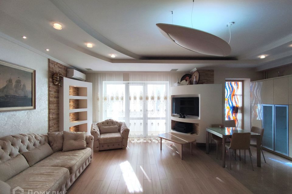 Продаётся 4-комнатная квартира, 120 м²