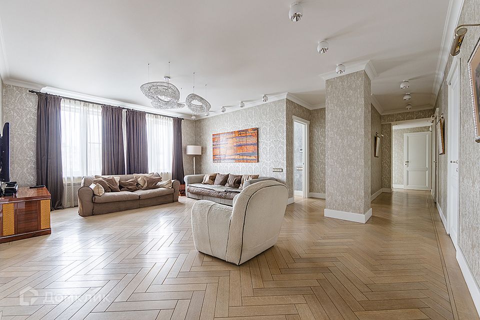 Продаётся 4-комнатная квартира, 149.3 м²