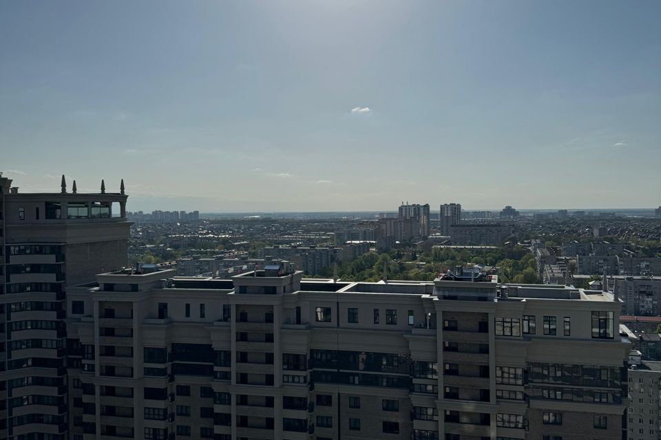 Продаётся 4-комнатная квартира, 260 м²
