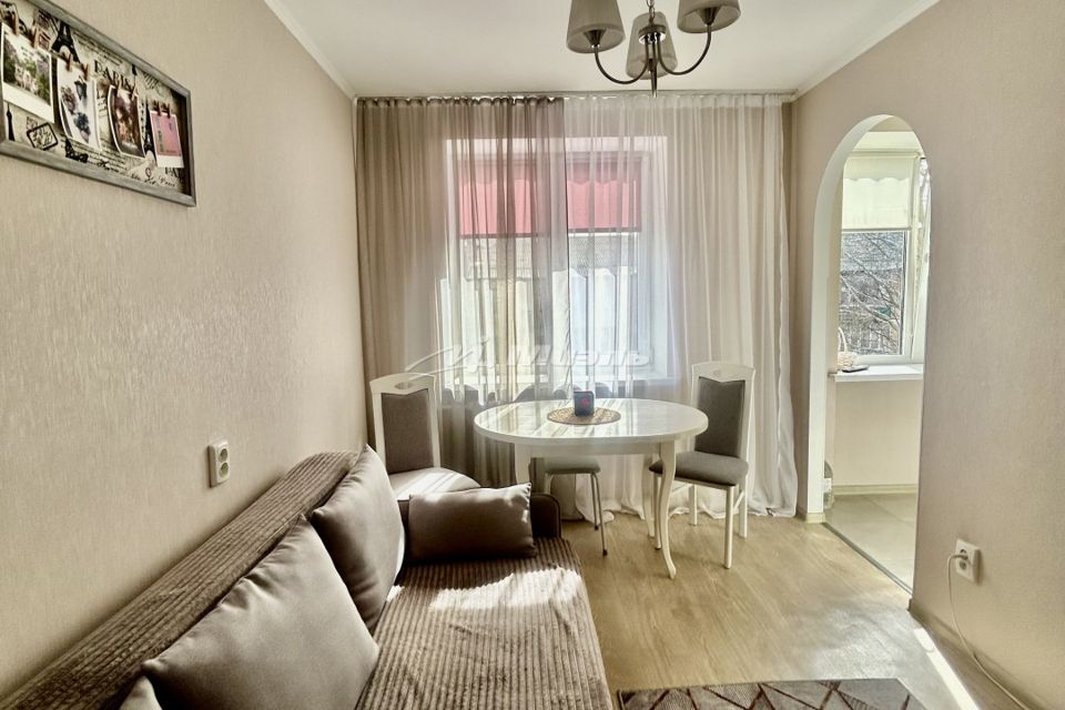 Продаётся 3-комнатная квартира, 51.8 м²