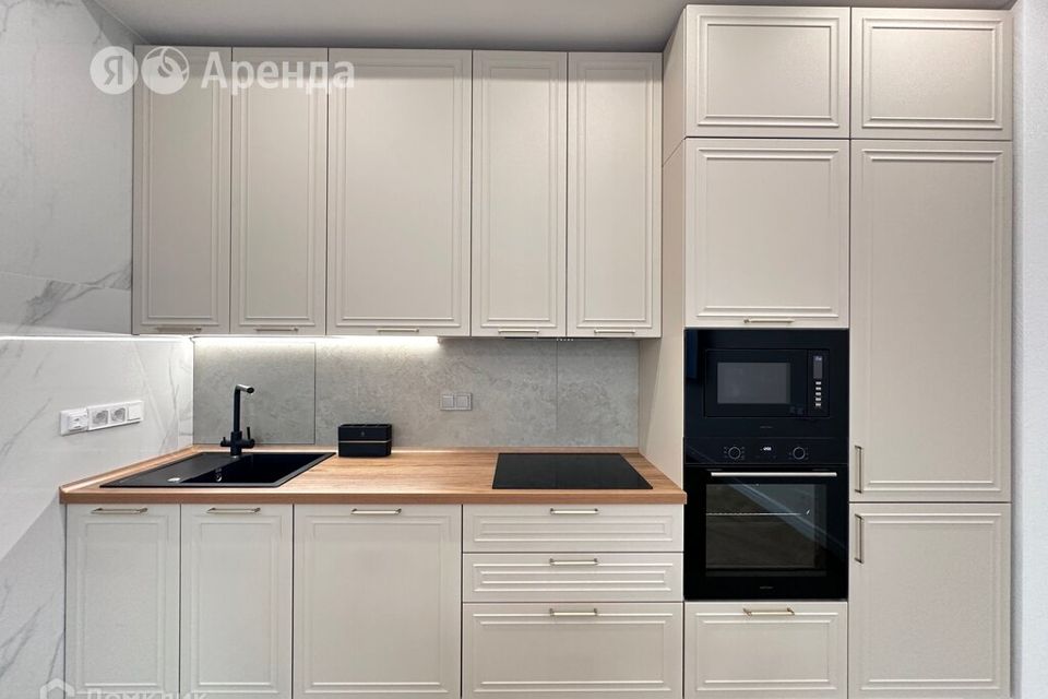 Сдаётся 2-комнатная квартира, 82 м²