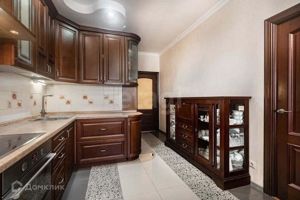 Продаётся 3-комнатная квартира, 120 м²