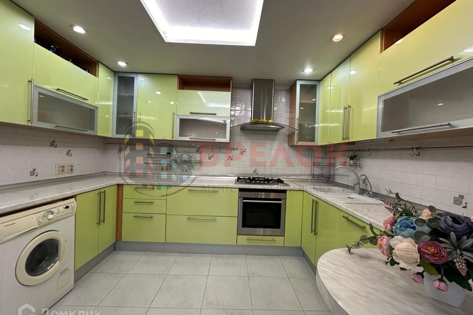 Продаётся 3-комнатная квартира, 102 м²