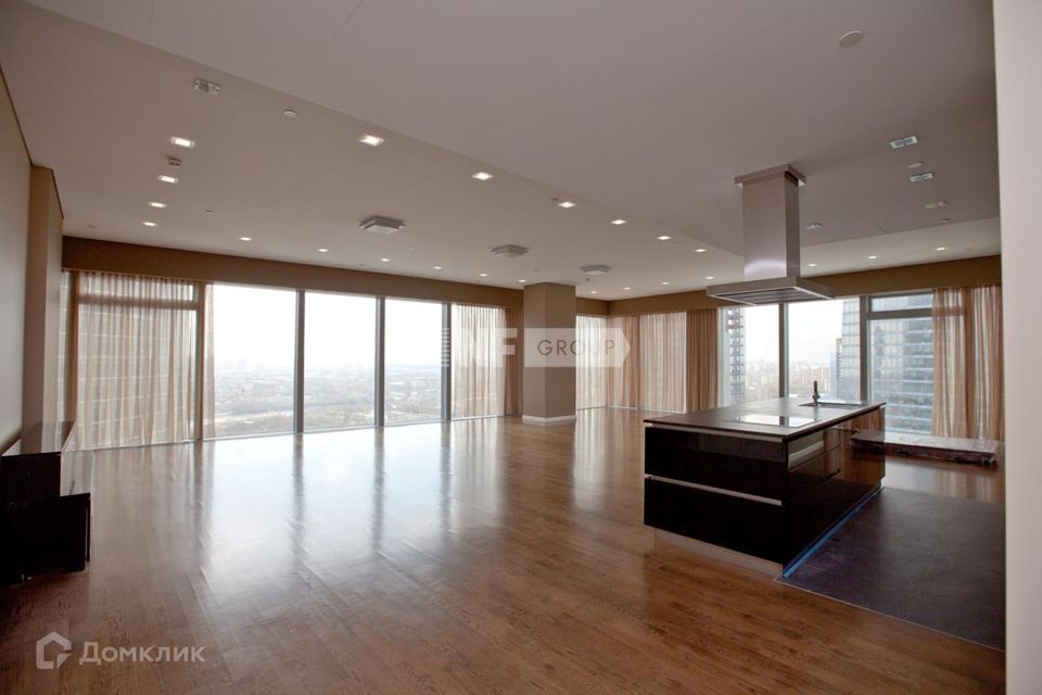 Продаётся 3-комнатная квартира, 219 м²