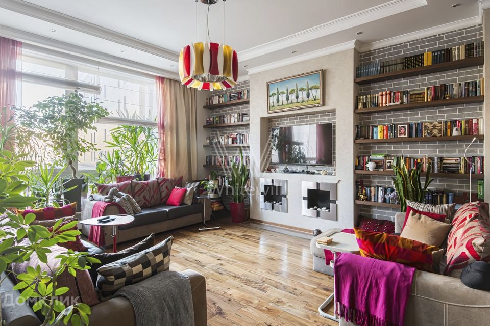Сдаётся 5-комнатная квартира, 200 м²