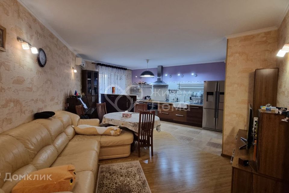 Продаётся 2-комнатная квартира, 101.6 м²