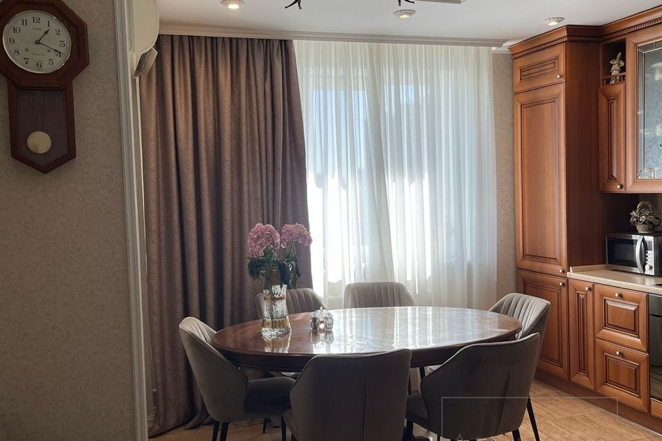 Продаётся 2-комнатная квартира, 72.6 м²