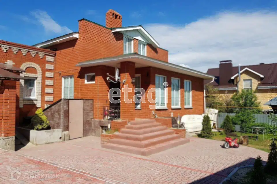 Продаётся 3-этажный дом, 360 м²