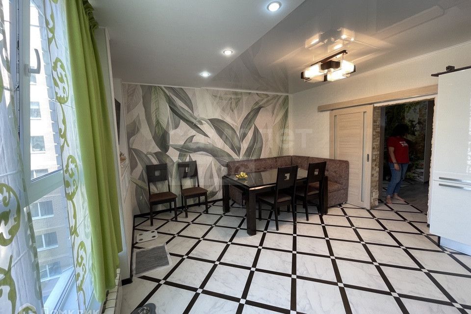 Продаётся 4-комнатная квартира, 130 м²