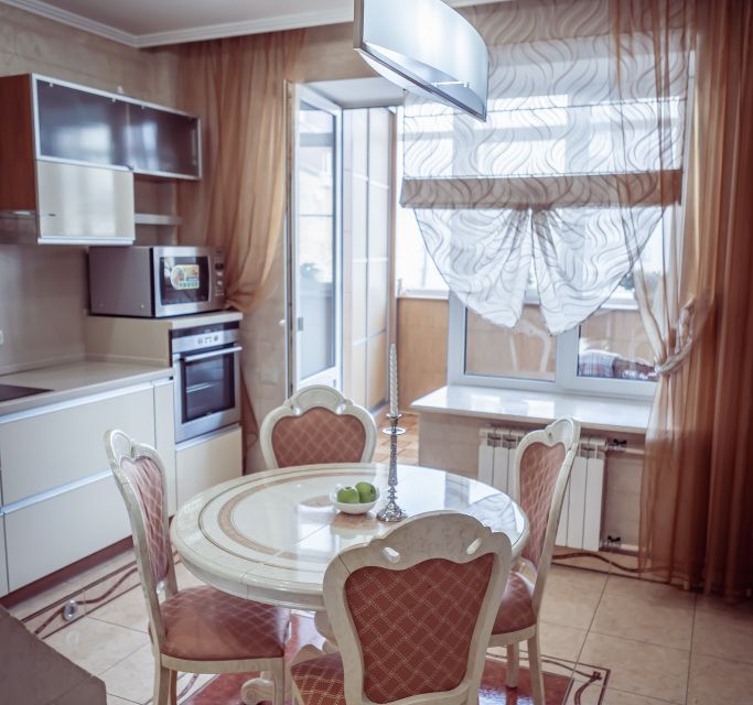 Продаётся 4-комнатная квартира, 130 м²