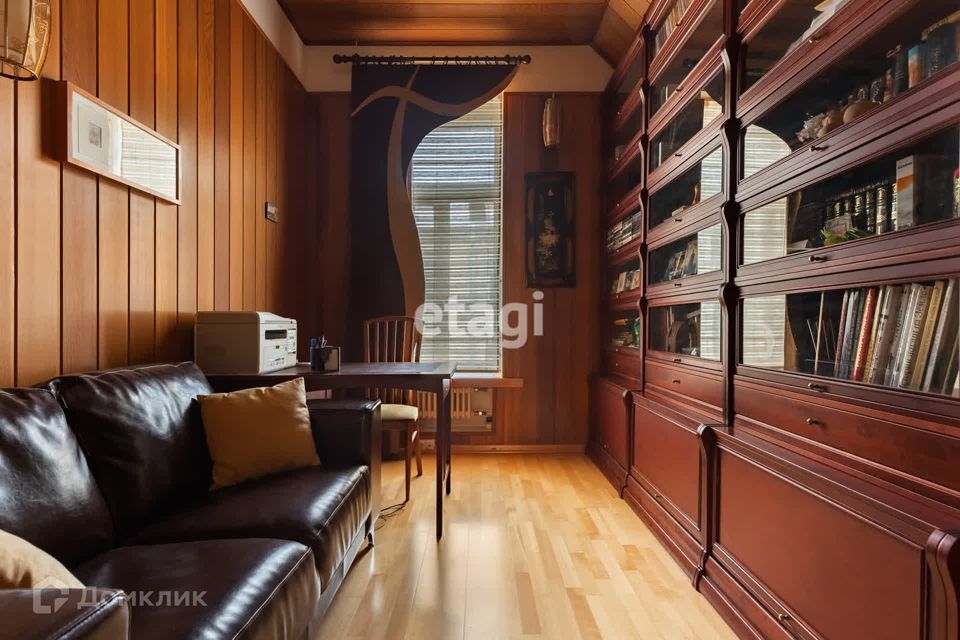 Продаётся 6-комнатная квартира, 210.1 м²