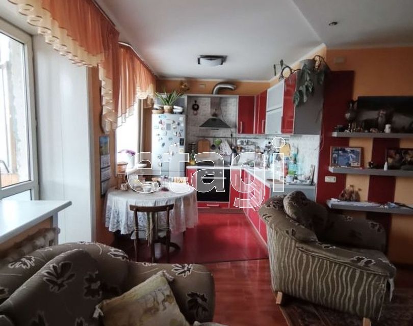 Продаётся 4-комнатная квартира, 77.8 м²