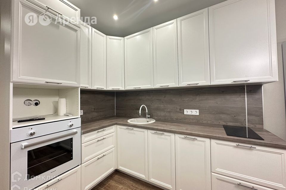 Сдаётся 1-комнатная квартира, 42 м²
