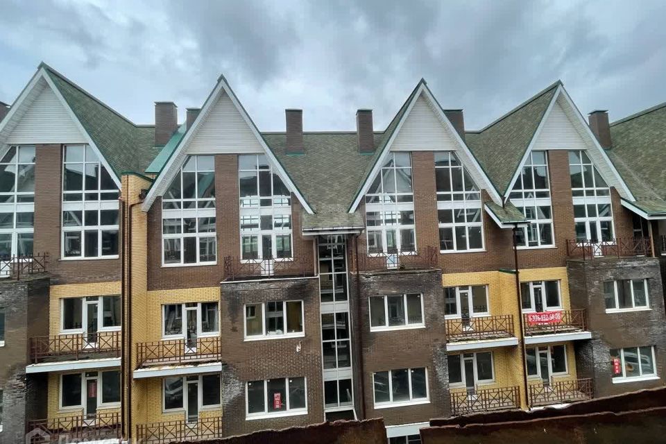 Продаётся 5-комнатная квартира, 270 м²