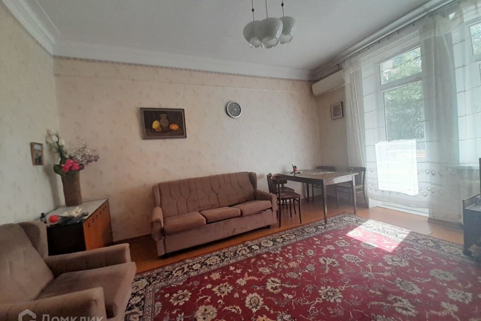 Сдаётся 2-комнатная квартира, 65 м²