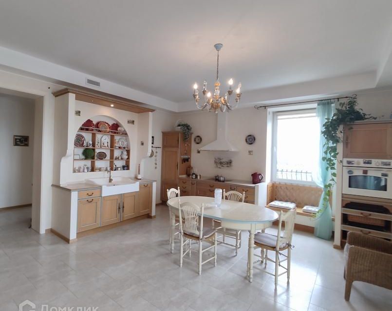 Сдаётся 4-комнатная квартира, 156.5 м²