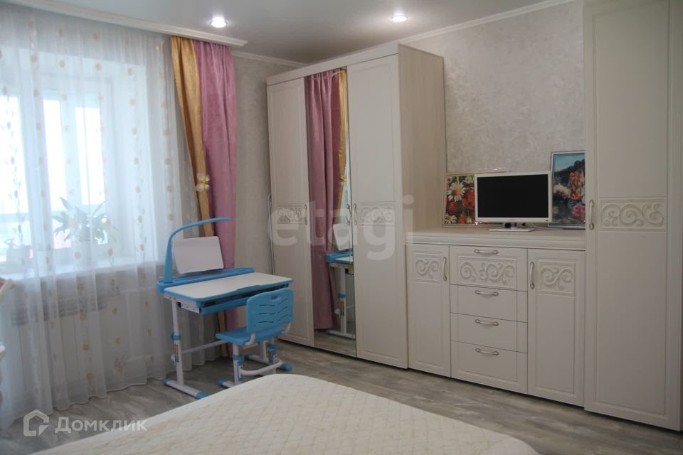Продаётся 3-комнатная квартира, 105.7 м²