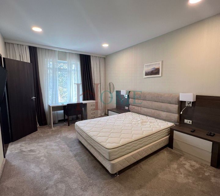 Сдаётся 4-комнатная квартира, 144 м²