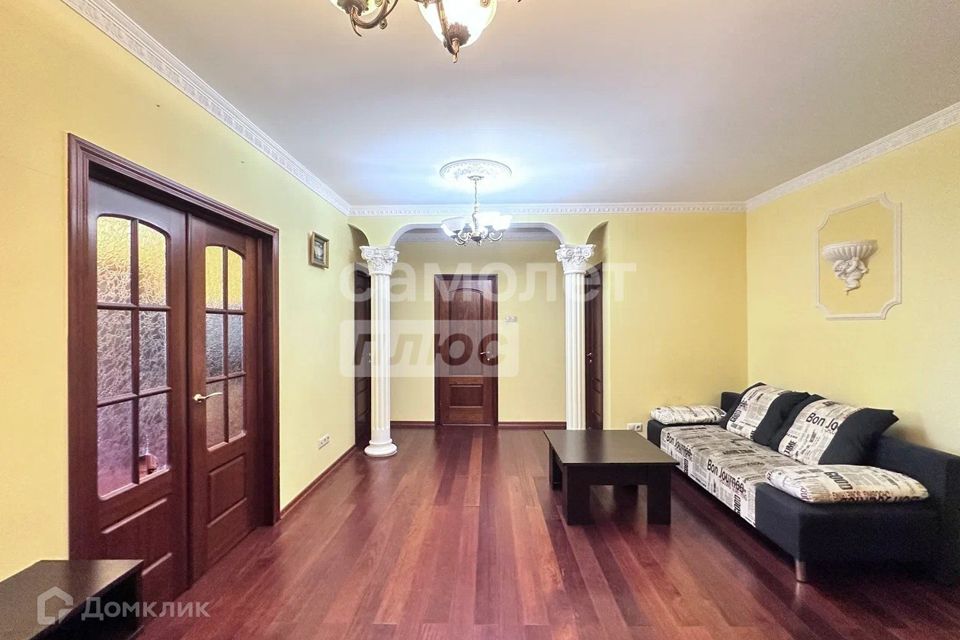 Продаётся 4-комнатная квартира, 141 м²