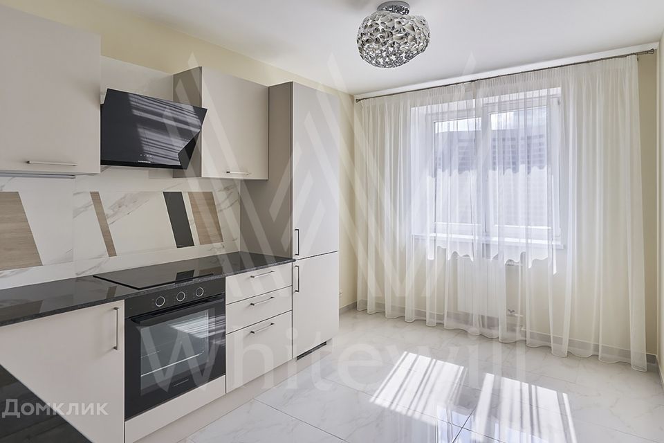 Сдаётся 4-комнатная квартира, 145 м²