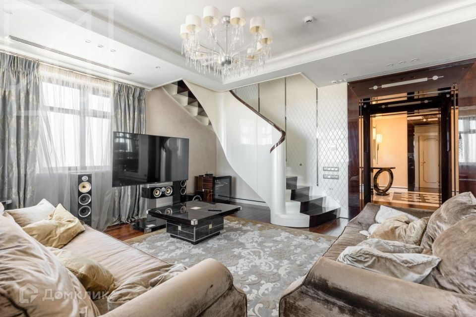 Сдаётся 5-комнатная квартира, 230 м²