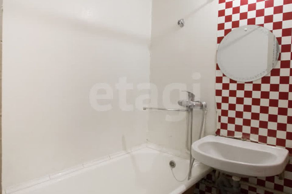 Продаётся 4-комнатная квартира, 59.2 м²