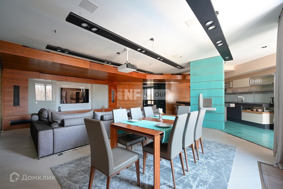 Продаётся 4-комнатная квартира, 181.1 м²