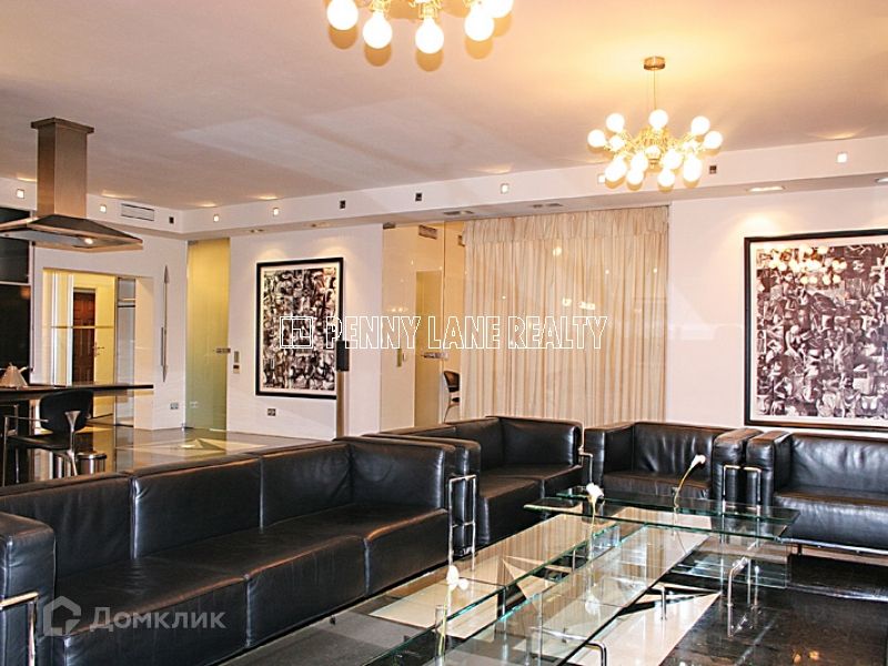 Продаётся 4-комнатная квартира, 200 м²