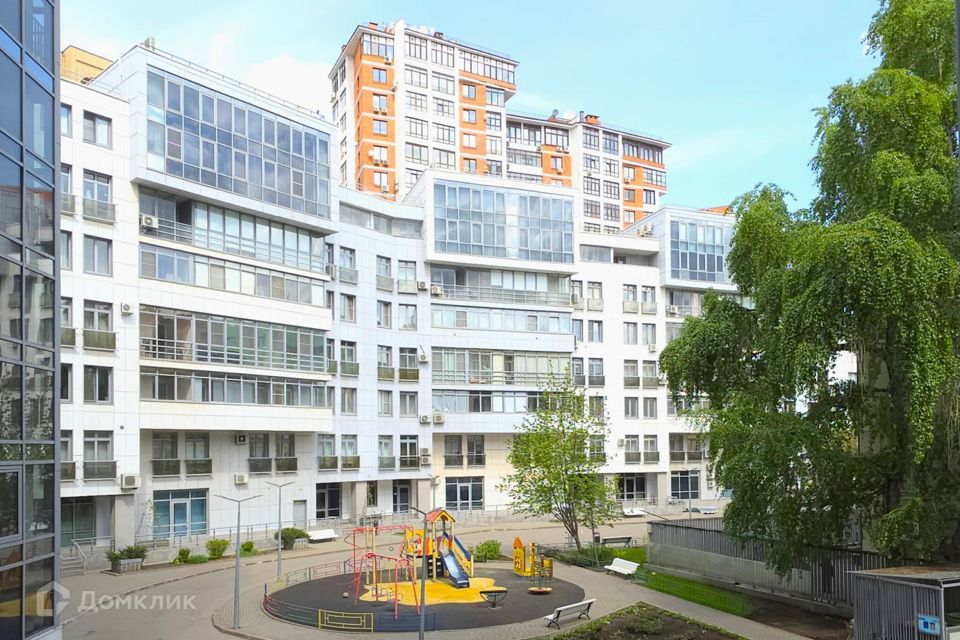 Продаётся 4-комнатная квартира, 135 м²