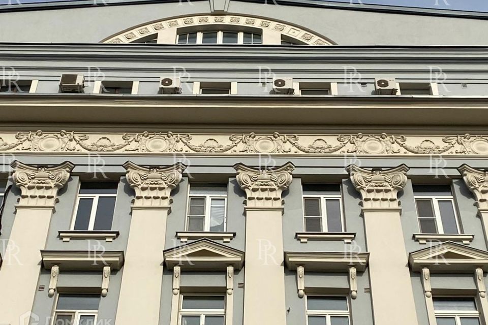 Продаётся 4-комнатная квартира, 131 м²