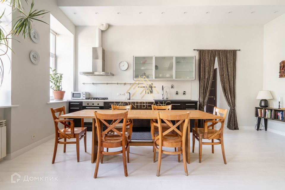 Продаётся 4-комнатная квартира, 115.7 м²