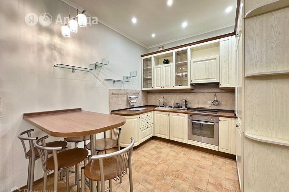 Сдаётся 4-комнатная квартира, 135 м²