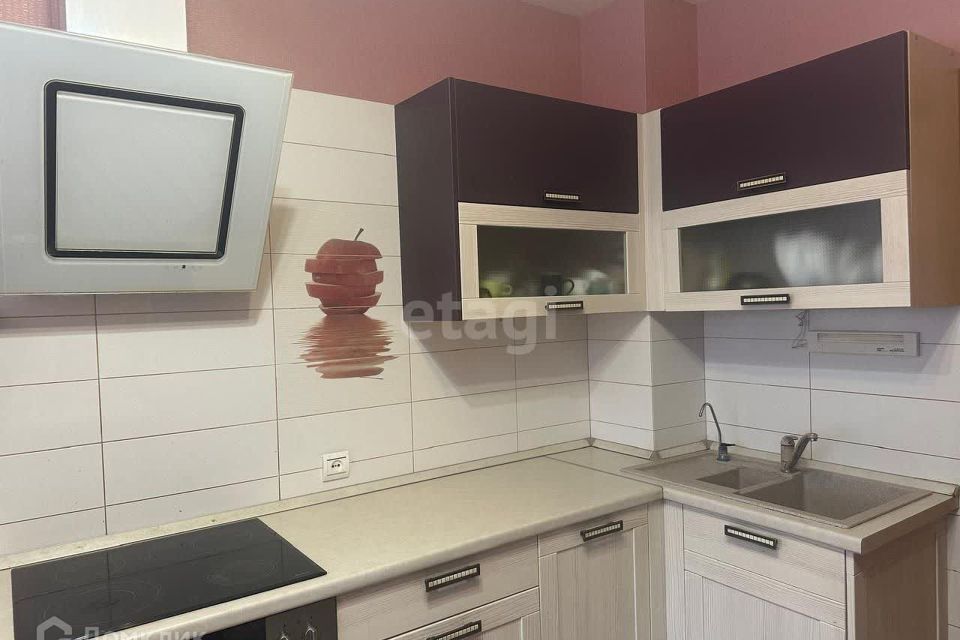 Продаётся 3-комнатная квартира, 90 м²