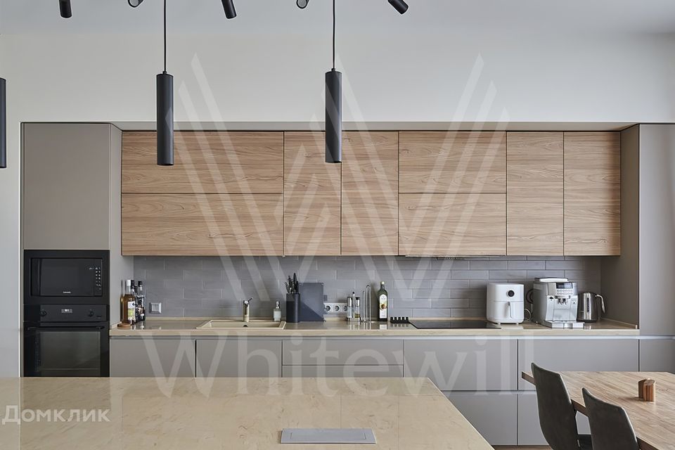 Продаётся 4-комнатная квартира, 127 м²