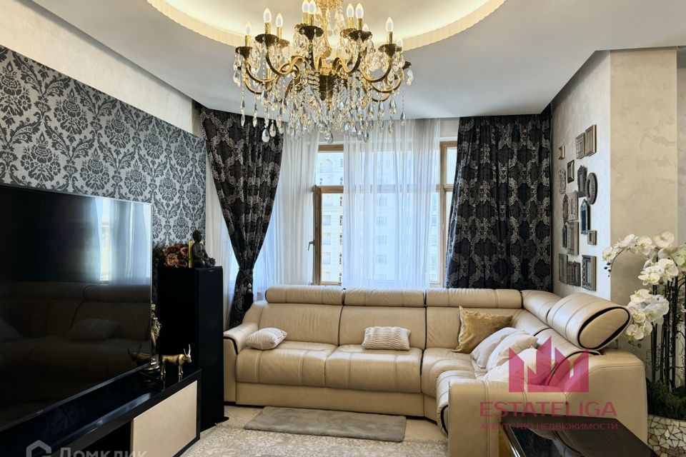 Продаётся 3-комнатная квартира, 130 м²