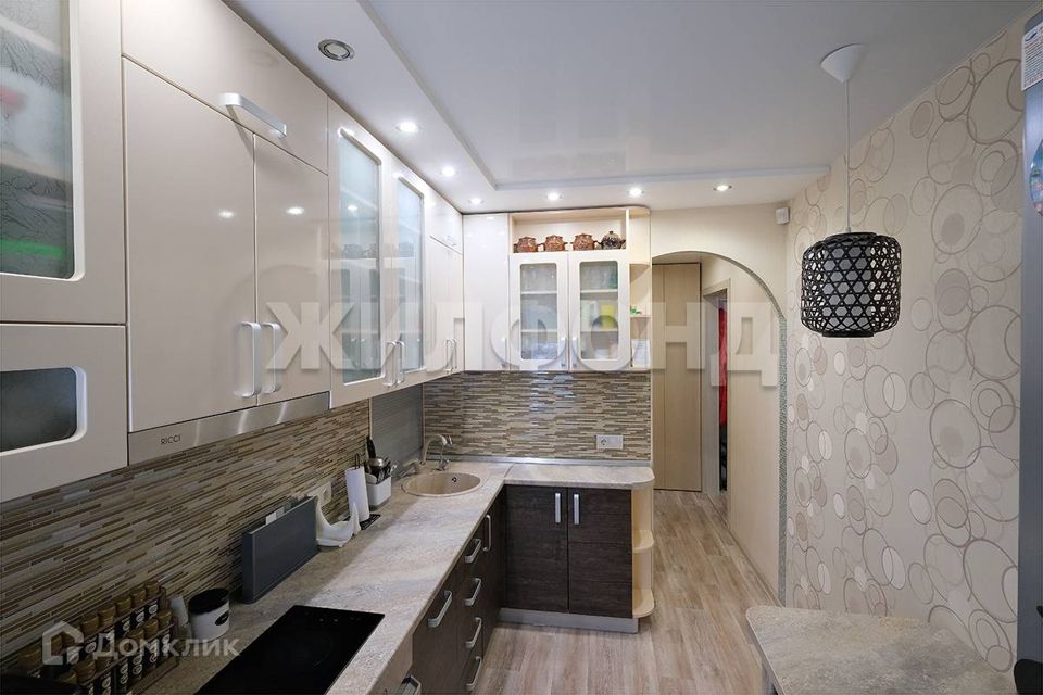 Продаётся 4-комнатная квартира, 70.4 м²