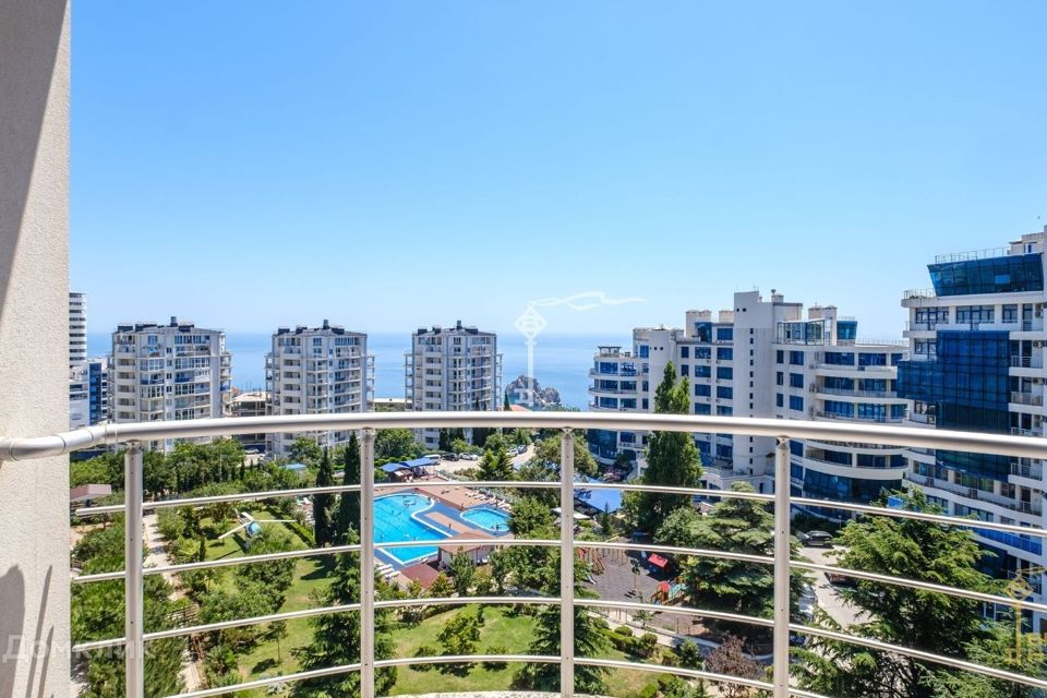Продаётся 3-комнатная квартира, 150 м²
