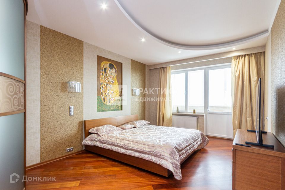 Продаётся 4-комнатная квартира, 168.4 м²