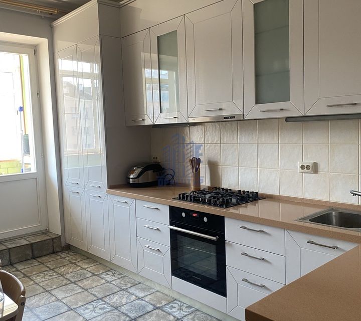 Продаётся 1-комнатная квартира, 57 м²