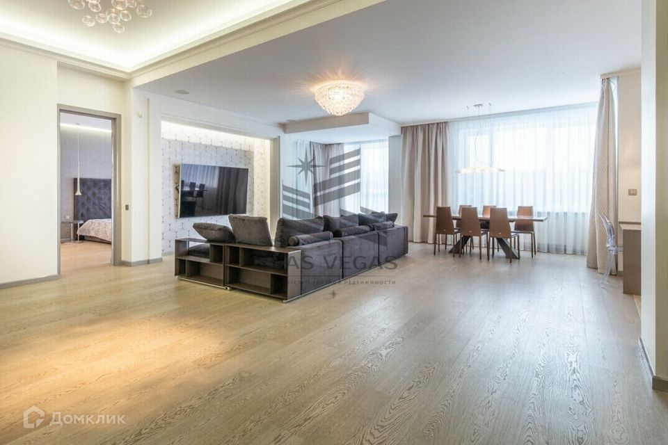 Сдаётся 5-комнатная квартира, 200 м²